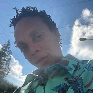 Meet your Posher, Crystal